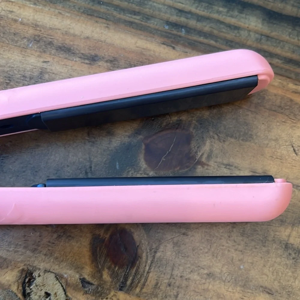 Amika Hair Flat Iron - Picture 5 of 7